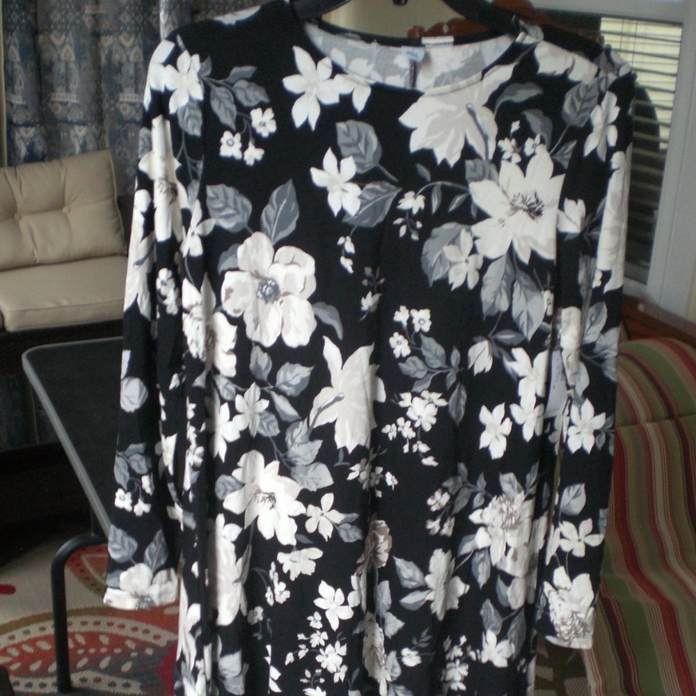 NWT Old Navy Black Floral Dress Small